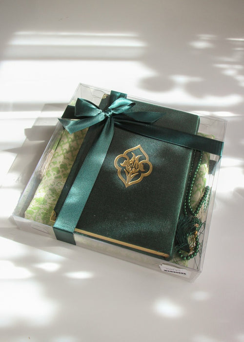 Qur'an in Gift Box with Prayer Mat & Thikr Bead